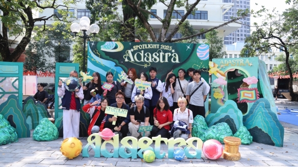 Không gian photo booth độc bản mang đậm dấu ấn Spotlight 2025 - Adastra