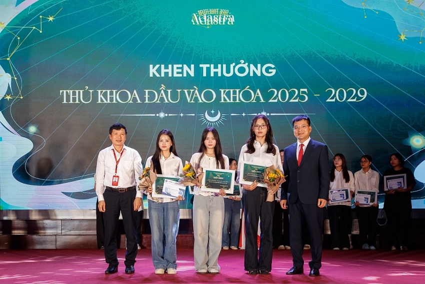 Không khí sôi động tại Đêm nhạc hội Spotlight 2025 - Adastra Không khí sôi động tại Đêm nhạc hội Spotlight 2025 - Adastra