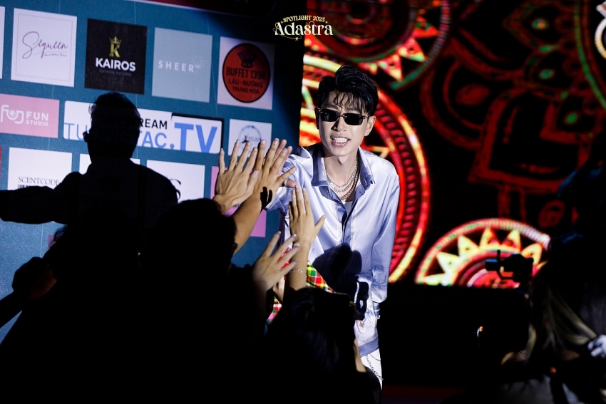 Không khí sôi động tại Đêm nhạc hội Spotlight 2025 - Adastra Không khí sôi động tại Đêm nhạc hội Spotlight 2025 - Adastra