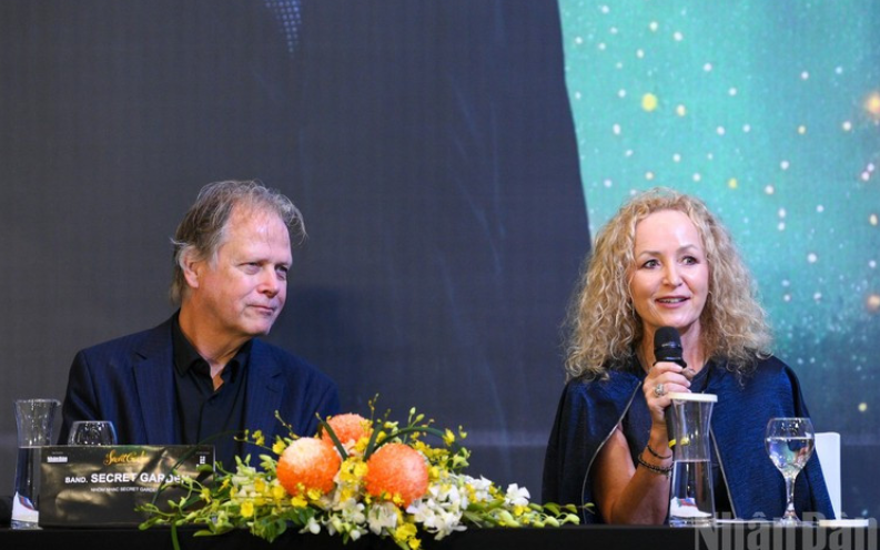 Secret Garden mở màn tour lưu diễn với đêm nhạc thiện nguyện tại Việt Nam