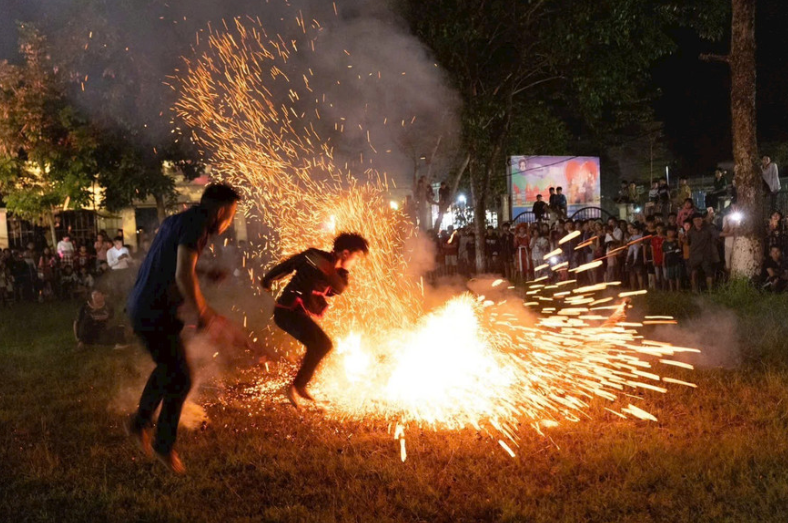 Tuyên Quang lần đầu tổ chức Lễ hội Nhảy lửa, tôn vinh nét văn hóa Pà Thẻn Tuyên Quang lần đầu tổ chức Lễ hội Nhảy lửa, tôn vinh nét văn hóa Pà Thẻn