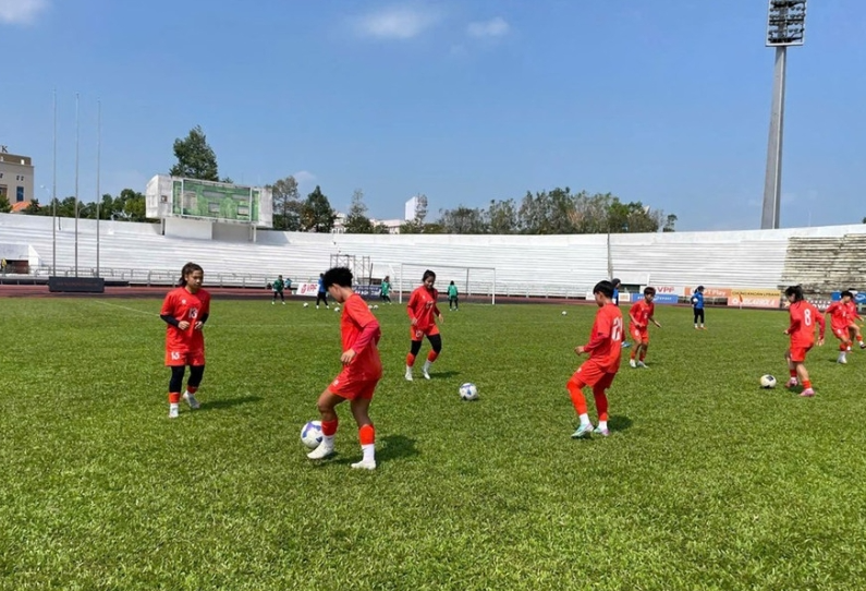 U20 nữ Việt Nam thử chân ‘quân xanh’ trước ngày dự giải châu Á