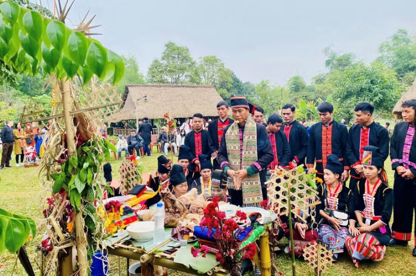 Chuỗi hoạt động đặc sắc tôn vinh giá trị văn hóa các dân tộc Việt Nam