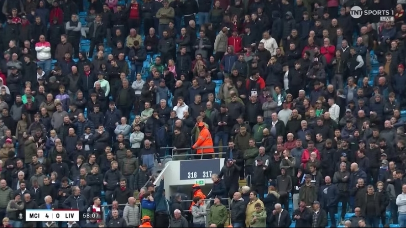 Haaland lập hat-trick, cổ động viên Liverpool lũ lượt bỏ về