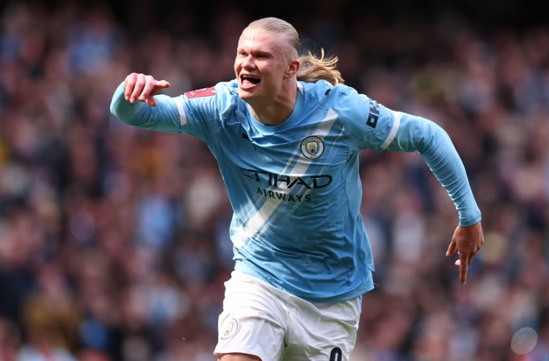 Haaland lập hat-trick, cổ động viên Liverpool lũ lượt bỏ về Haaland lập hat-trick, cổ động viên Liverpool lũ lượt bỏ về