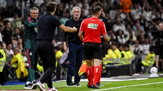 Học trò bị thẻ đỏ, HLV Real Madrid bỏ họp báo