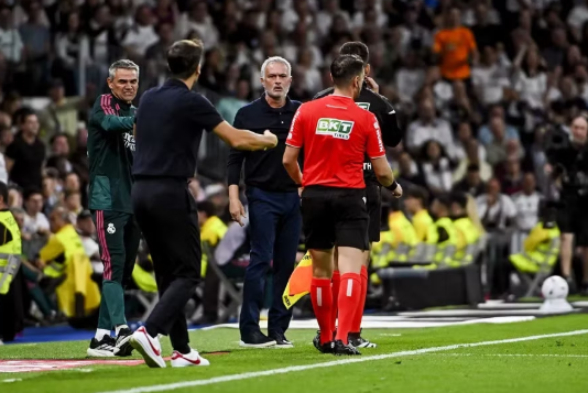Học trò bị thẻ đỏ, HLV Real Madrid bỏ họp báo Học trò bị thẻ đỏ, HLV Real Madrid bỏ họp báo