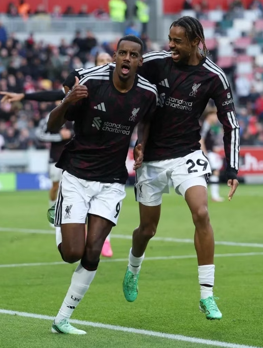 Liverpool ngược dòng thắng Brentford Liverpool ngược dòng thắng Brentford