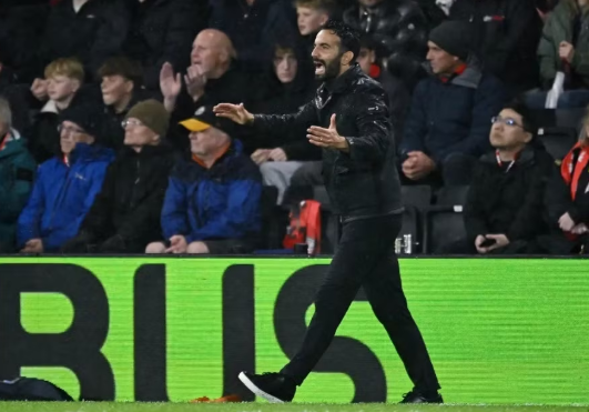 Chuyến trở lại nước Anh của cựu HLV Man Utd thành cơn "ác mộng" Chuyến trở lại nước Anh của cựu HLV Man Utd thành cơn "ác mộng"