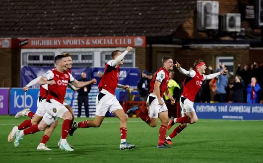 Arsenal thua sốc đội bóng hạng Tư Arsenal thua sốc đội bóng hạng Tư