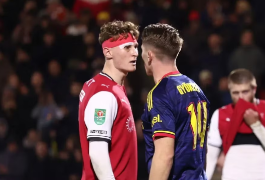 Arsenal thua sốc đội bóng hạng Tư Arsenal thua sốc đội bóng hạng Tư