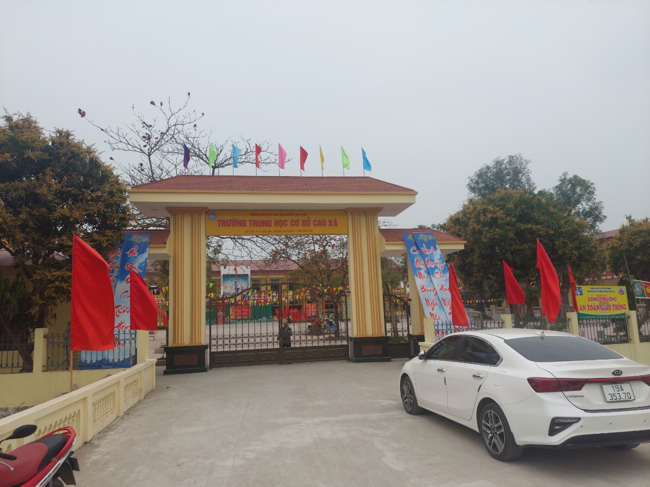 Từ đầu tư v&amp;agrave;o trường học...