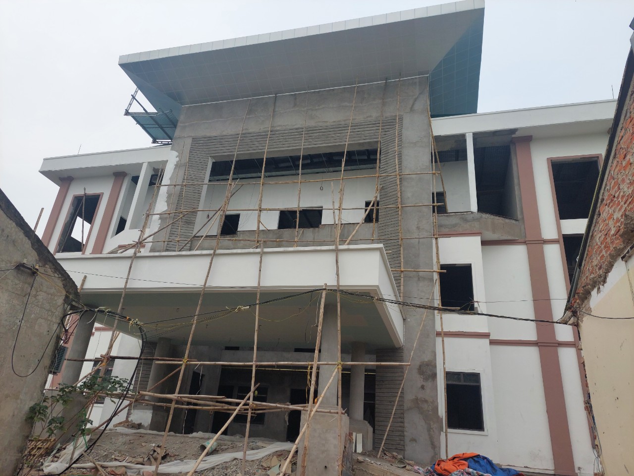 Đến trụ sở l&amp;agrave;m việc của x&amp;atilde;. Ảnh Ng&amp;ocirc; H&amp;ugrave;ng