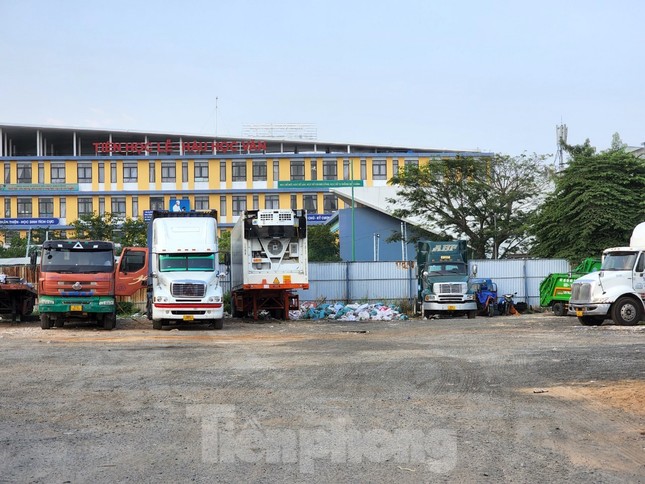 Nhiều dự &aacute;n nh&agrave; ở x&atilde; hội biến th&agrave;nh b&atilde;i giữ xe sau lễ khởi c&ocirc;ng ảnh 9