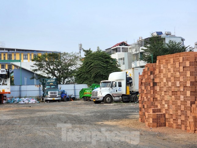 Nhiều dự &aacute;n nh&agrave; ở x&atilde; hội biến th&agrave;nh b&atilde;i giữ xe sau lễ khởi c&ocirc;ng ảnh 10