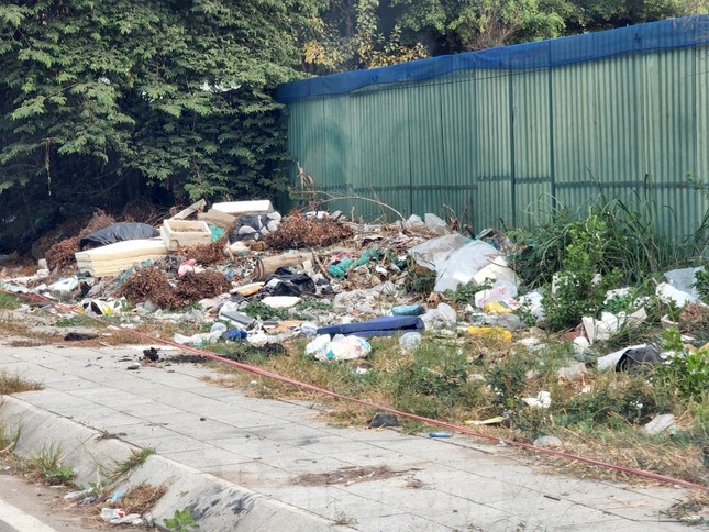 Nhiều dự &aacute;n nh&agrave; ở x&atilde; hội biến th&agrave;nh b&atilde;i giữ xe sau lễ khởi c&ocirc;ng ảnh 13