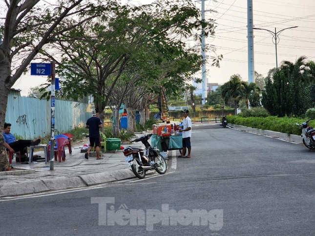 Nhiều dự &aacute;n nh&agrave; ở x&atilde; hội biến th&agrave;nh b&atilde;i giữ xe sau lễ khởi c&ocirc;ng ảnh 15