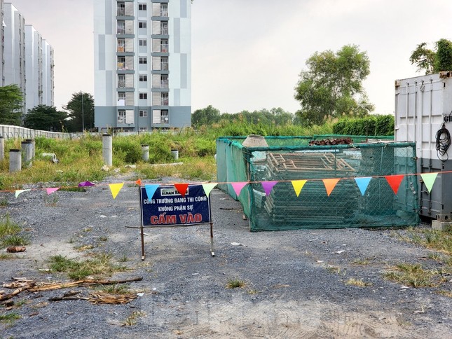 Nhiều dự &aacute;n nh&agrave; ở x&atilde; hội biến th&agrave;nh b&atilde;i giữ xe sau lễ khởi c&ocirc;ng ảnh 3