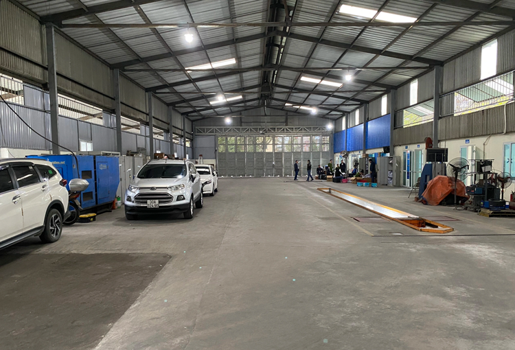 Khám xét Trung tâm Đăng kiểm xe cơ giới 29-05V ở Long Biên Trung tâm Đăng kiểm xe cơ giới 29-05V tại phường Đức Giang, quận Long Biên, Hà Nội