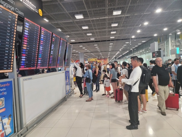 Ngỡ ngàng vé máy bay xuất ngoại rẻ hơn trong nước