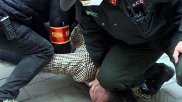 Khởi tố tài xế không chấp hành đo nồng độ cồn, đá vào mặt CSGT Hà Nội