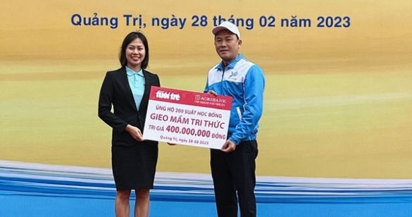 Báo Tuổi Trẻ và Agribank Phú Nhuận trao 400 triệu đồng "Gieo mầm tri thức" tại Quảng Trị