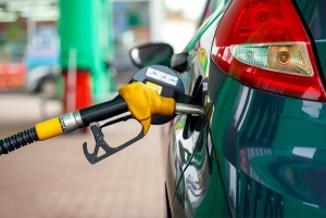 Giá xăng hôm nay có thể giảm 250-350 đồng/lít