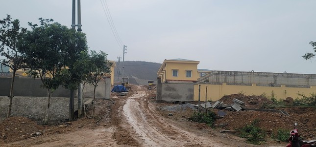 Dự án nước sạch hơn 200 tỷ thi công ì ạch, hàng ngàn hộ dân mỏi mòn chờ đợi Dự án nước sạch hơn 200 tỷ thi công ì ạch, hàng ngàn hộ dân mỏi mòn chờ đợi ảnh 1