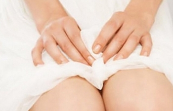 Cô gái bị nhiễm trùng nặng do phẫu thuật vùng kín tại spa tư nhân Cô gái bị nhiễm trùng nặng do phẫu thuật vùng kín tại spa tư nhân