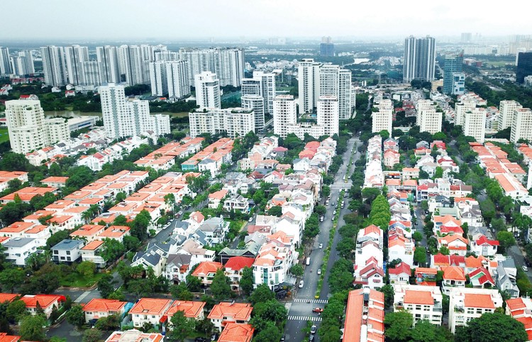 Cơ hội gỡ vướng nhiều thủ tục đầu tư xây dựng Hoàn thiện thể chế, tạo sự đồng bộ, thống nhất được Chính phủ xác định là nhiệm vụ trọng tâm để tháo gỡ vướng mắc cho các dự án bất động sản nói riêng, dự án đầu tư, xây dựng nói chung. Ảnh: Lê Tiên