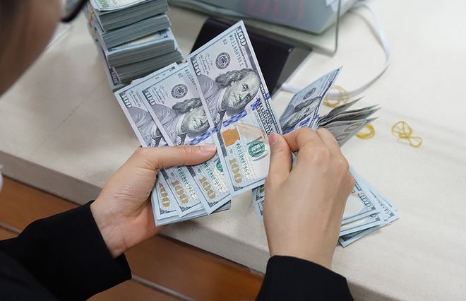 Nhà đầu tư ngoại mua ròng hơn 2.300 tỉ đồng chứng khoán Việt - Ảnh 1.