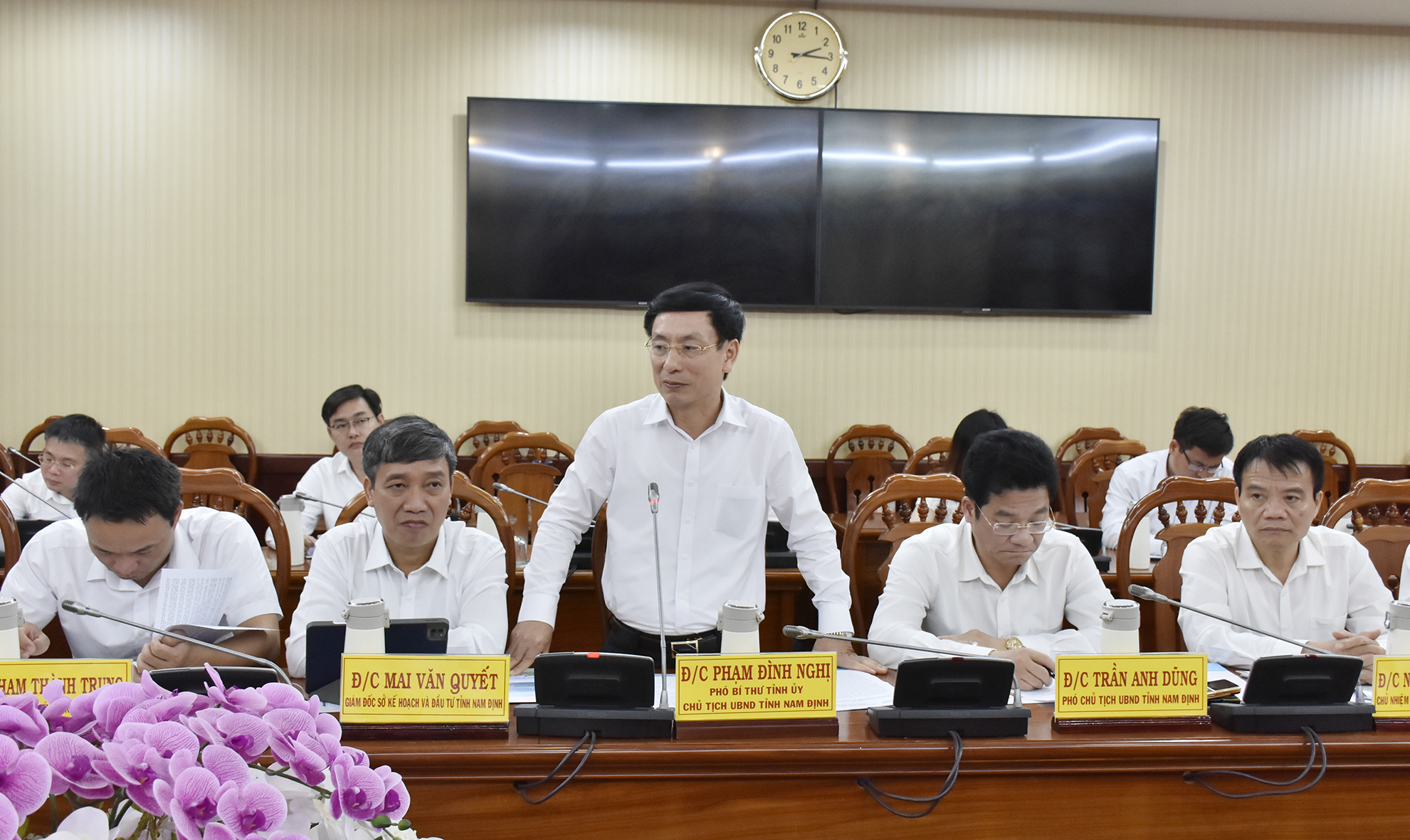 Bà Rịa-Vũng Tàu chia sẻ kinh nghiệm vận hành trung tâm hành chính công với tỉnh Nam Định Ông Phạm Đình Nghị, Chủ tịch UBND tỉnh Nam Định mong muốn được chia sẻ kinh nghiệm về hành chính công, chuyển đổi số, vận hành trung tâm xúc tiến đầu tư