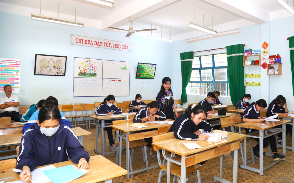 Bảo Lộc: Hơn 600 học sinh THCS tranh tài tại Cuộc thi Olympic Tháng ba Các em học sinh làm bài thi