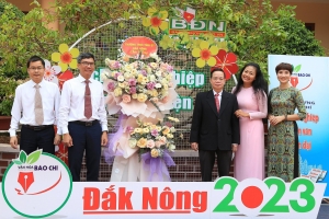 Đồng chí Điểu K’Ré dự Lễ ra mắt giao diện mới Báo Đắk Nông điện tử
