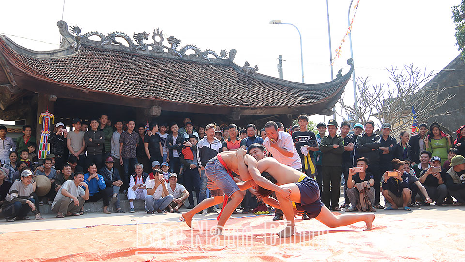 Kỷ niệm 80 năm “Đề cương về văn hóa Việt Nam” (1943-2023): Xây dựng môi trường văn hóa lành mạnh, tạo nền tảng góp phần thúc đẩy kinh tế - xã hội tỉnh Vật Chầu Thánh trong lễ hội Chùa Bi, thị trấn Nam Giang (Nam Trực)- Di sản văn hóa phi vật thể quốc gia. Ảnh Việt Thắng Vật Chầu Thánh trong lễ hội Chùa Bi, thị trấn Nam Giang (Nam Trực)- Di sản văn hóa phi vật thể quốc gia.