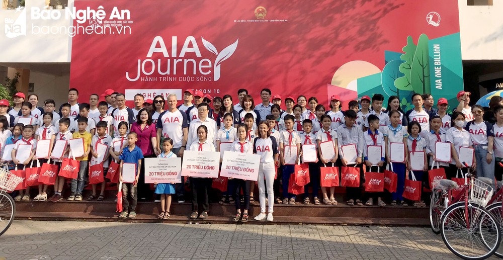 Chương trình 'Hành trình cuộc sống' trao tặng 200 xe đạp, Hợp đồng Bảo hiểm cho trẻ em nghèo ở Nghệ An Chương trình 'Hành trình cuộc sống' trao tặng 200 xe đạp, Hợp đồng Bảo hiểm cho trẻ em nghèo ở Nghệ An ảnh 1