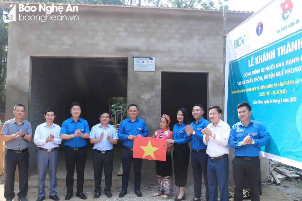 Tỉnh đoàn Nghệ An khánh thành công trình phòng học cho điểm trường vùng sâu huyện Quế Phong Tỉnh đoàn Nghệ An khánh thành công trình phòng học cho điểm trường vùng sâu huyện Quế Phong ảnh 5