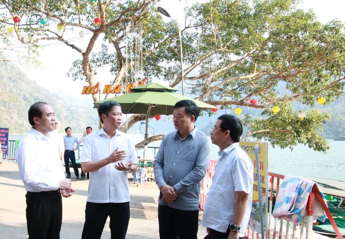 Đồng chí Trần Tuấn Anh, Trưởng ban Kinh tế Trung ương khảo sát công tác bảo vệ, phát triển rừng tại Bắc Kạn Đồng chí Trần Tuấn Anh, Trưởng ban Kinh tế Trung ương khảo sát công tác bảo vệ, phát triển rừng tại Bắc Kạn ảnh 6