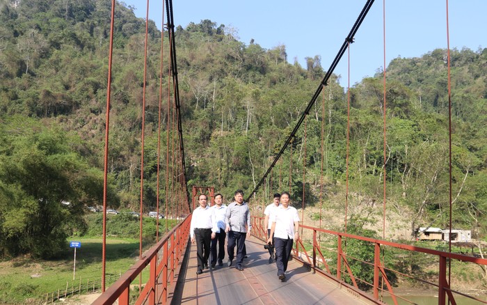 Đồng chí Trần Tuấn Anh, Trưởng ban Kinh tế Trung ương khảo sát công tác bảo vệ, phát triển rừng tại Bắc Kạn Đồng chí Trần Tuấn Anh, Trưởng ban Kinh tế Trung ương khảo sát công tác bảo vệ, phát triển rừng tại Bắc Kạn ảnh 5