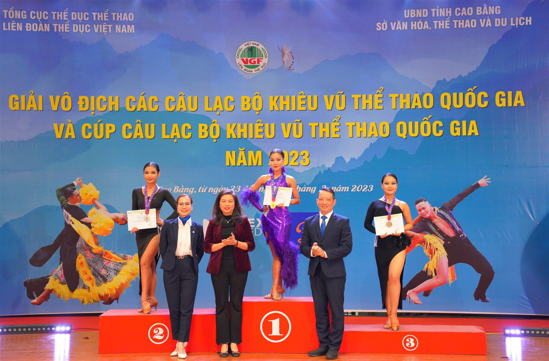 Cao Bằng đứng thứ nhất toàn đoàn Giải vô địch các câu lạc bộ Khiêu vũ thể thao quốc gia Cao Bằng đứng thứ nhất toàn đoàn Giải vô địch các câu lạc bộ Khiêu vũ thể thao quốc gia