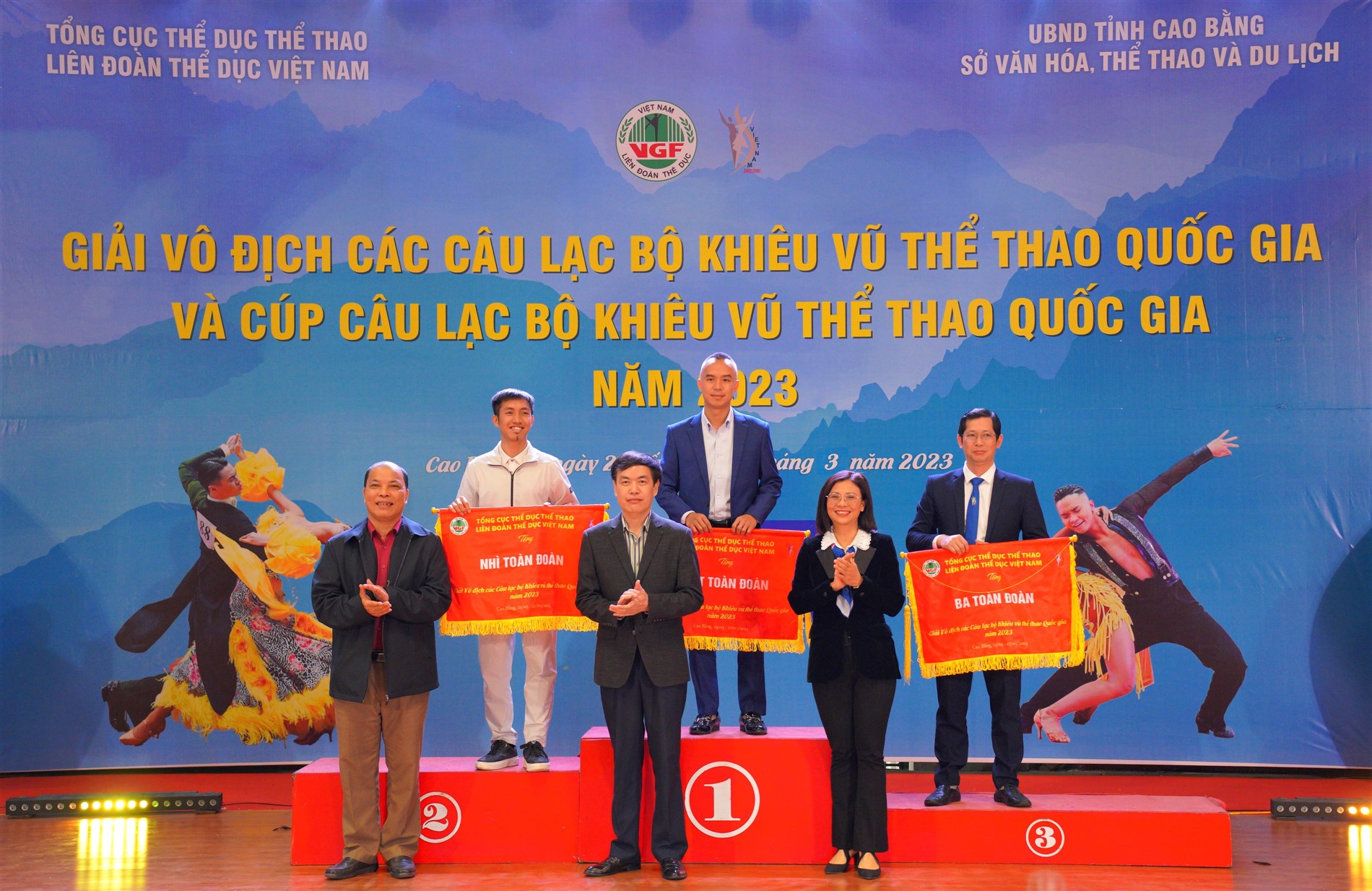 Cao Bằng đứng thứ nhất toàn đoàn Giải vô địch các câu lạc bộ Khiêu vũ thể thao quốc gia Cao Bằng đứng thứ nhất toàn đoàn Giải vô địch các câu lạc bộ Khiêu vũ thể thao quốc gia