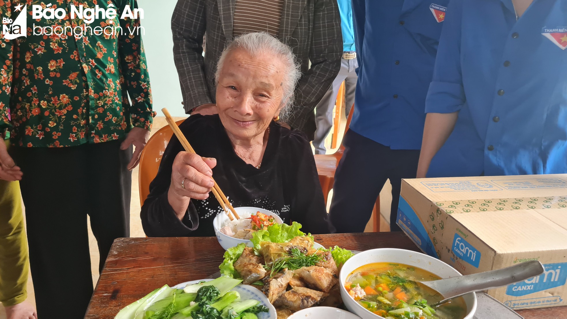 'Bữa cơm yêu thương' mang sắc xanh tuổi trẻ ảnh 3