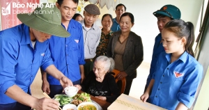 "Bữa cơm yêu thương" mang sắc xanh tuổi trẻ