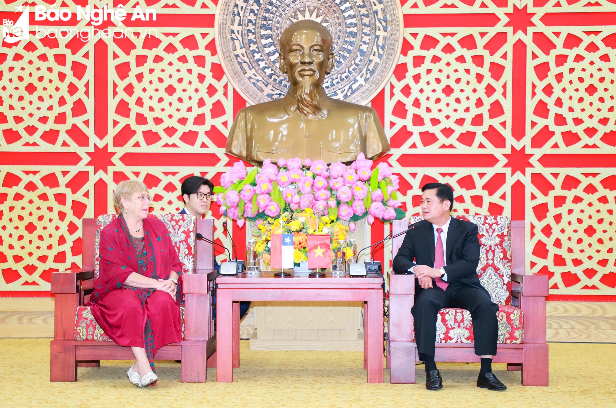 Bí thư Tỉnh ủy Nghệ An Thái Thanh Quý tiếp cựu Tổng thống Chile Michelle Bachelet Bí thư Tỉnh ủy Nghệ An Thái Thanh Quý tiếp cựu Tổng thống Chile Michelle Bachelet ảnh 2