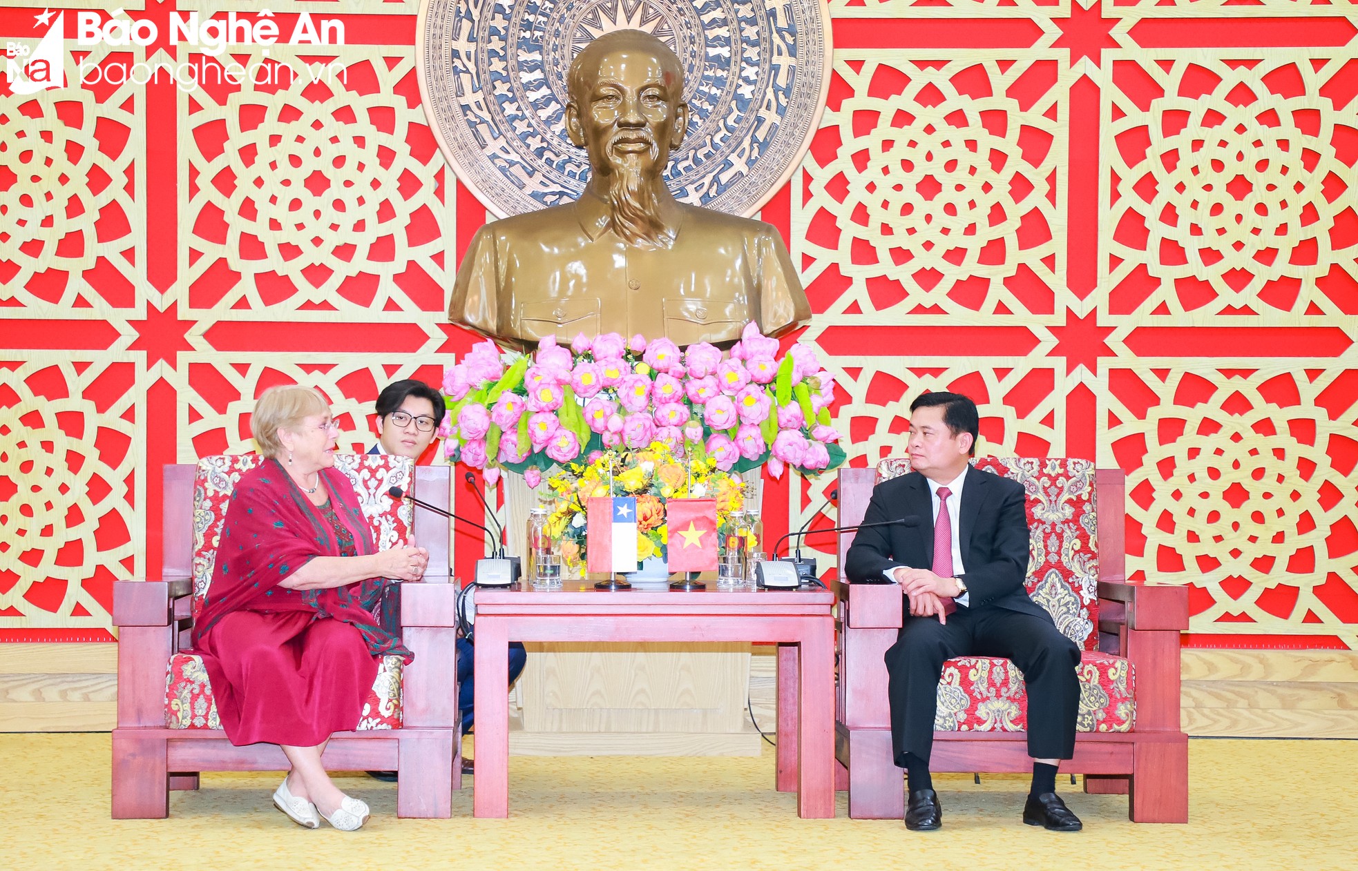 Bí thư Tỉnh ủy Nghệ An Thái Thanh Quý tiếp cựu Tổng thống Chile Michelle Bachelet Bí thư Tỉnh ủy Nghệ An Thái Thanh Quý tiếp cựu Tổng thống Chile Michelle Bachelet ảnh 3