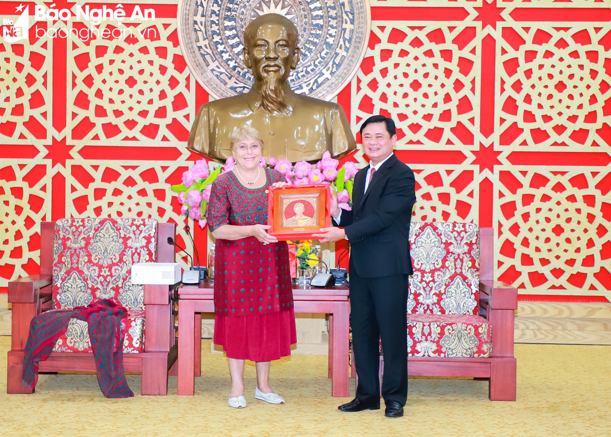 Bí thư Tỉnh ủy Nghệ An Thái Thanh Quý tiếp cựu Tổng thống Chile Michelle Bachelet Bí thư Tỉnh ủy Nghệ An Thái Thanh Quý tiếp cựu Tổng thống Chile Michelle Bachelet ảnh 5