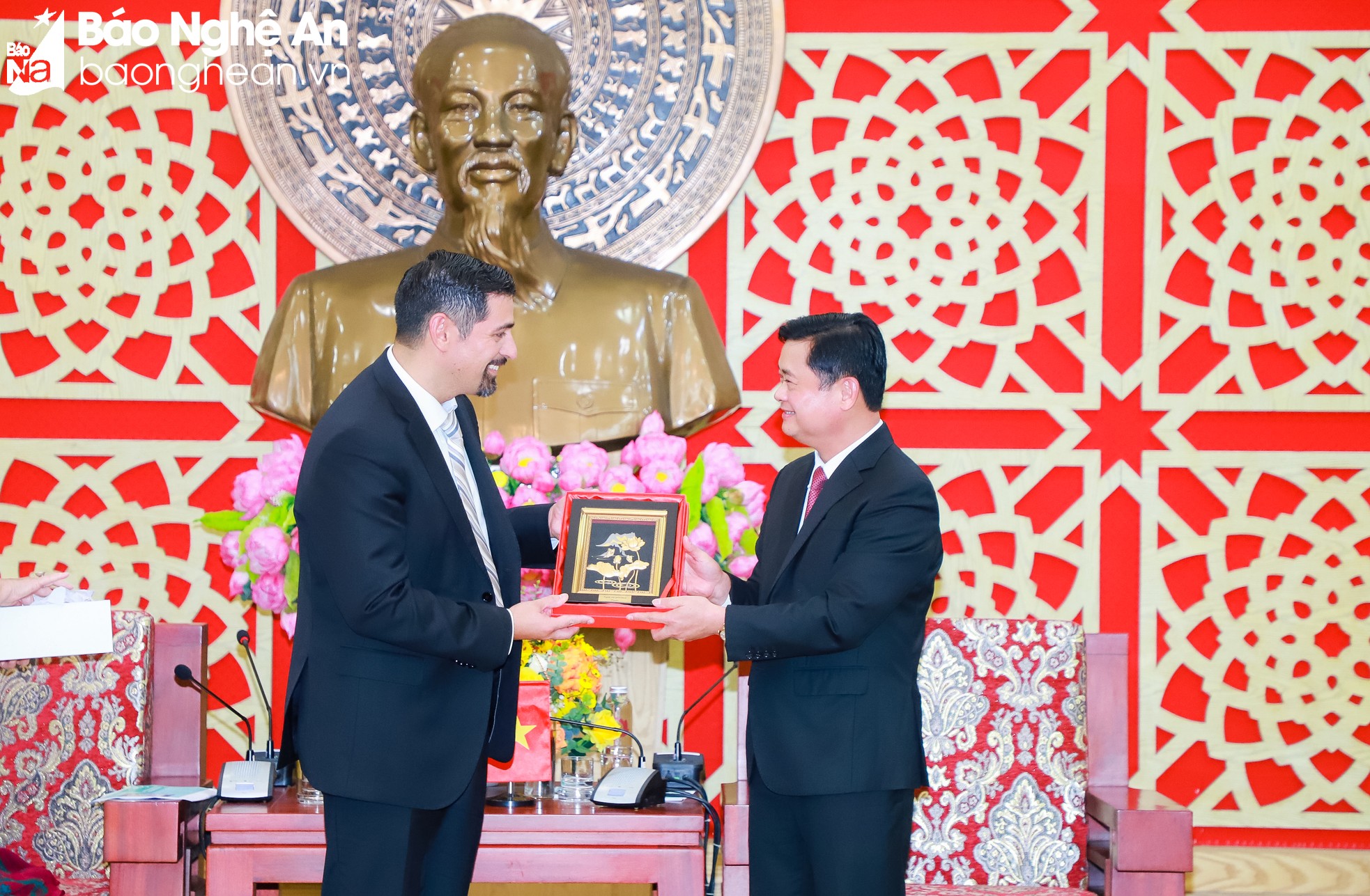 Bí thư Tỉnh ủy Nghệ An Thái Thanh Quý tiếp cựu Tổng thống Chile Michelle Bachelet Bí thư Tỉnh ủy Nghệ An Thái Thanh Quý tiếp cựu Tổng thống Chile Michelle Bachelet ảnh 7