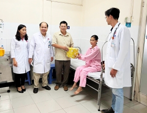 Ông Trần Đông Xuân hỗ trợ 500 triệu đồng cho bệnh nhân phẫu thuật tim