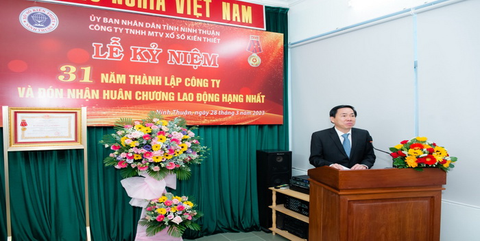 Phó Chủ tịch UBND tỉnh Phan Tấn Cảnh dự Lễ đón nhận Huân chương lao động hạng nhất của Công ty TNHH MTV xổ số kiến thiết Ninh Thuận  	 -
