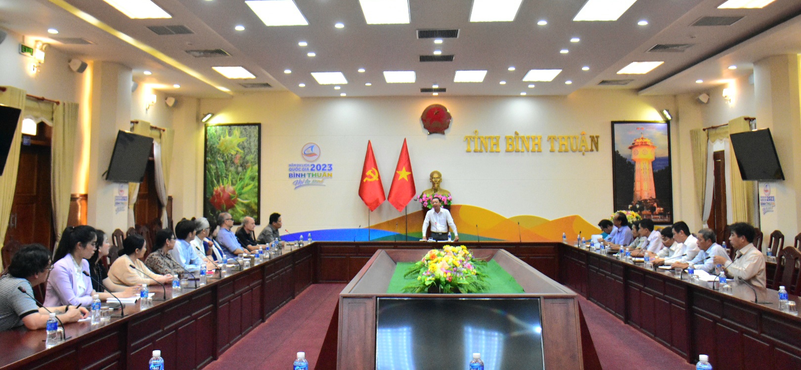 Làm việc với Đoàn của Hiệp hội Sân khấu Biểu diễn thế giới UNESCO về việc tổ chức Festival Nghệ thuật Biểu diễn Thế giới tại thành phố Phan Thiết, Bìn Làm việc với Đoàn của Hiệp hội Sân khấu Biểu diễn thế giới UNESCO về việc tổ chức Festival Nghệ thuật Biểu diễn Thế giới tại thành phố Phan Thiết, Bìn